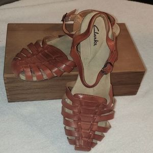 Clark’s Woven Brown Leather Cushion Sandals 9.5
